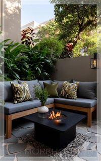 Khu Vực Ngoài Trời Hiện Đại Với Bức Tường Gỗ Xám Và Lò Sưởi Trung Tâm...